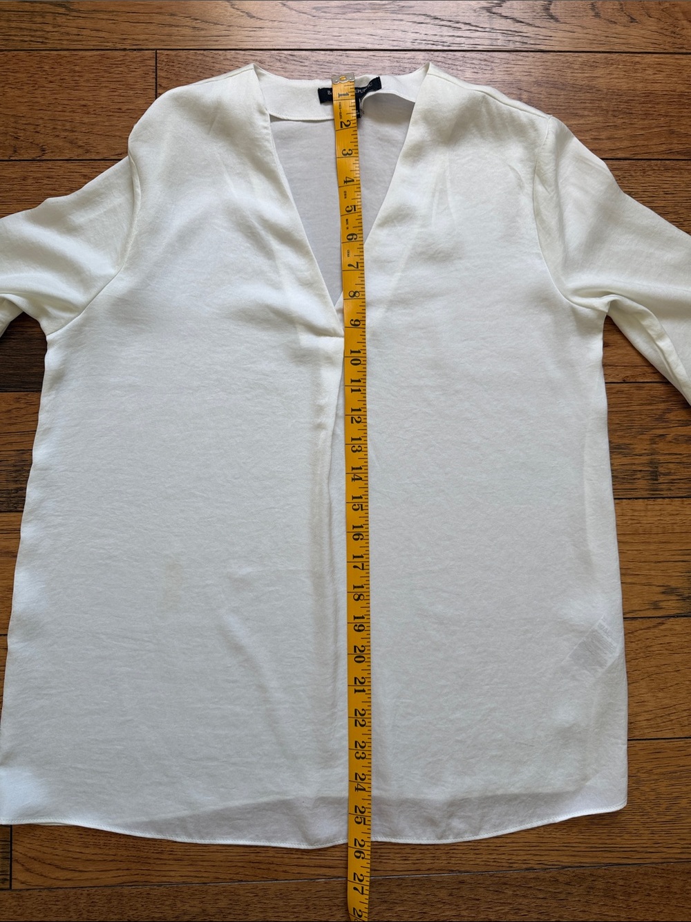 Banana Republic Factory Women’s White V-Neck Blouse - Picture 5 of 6